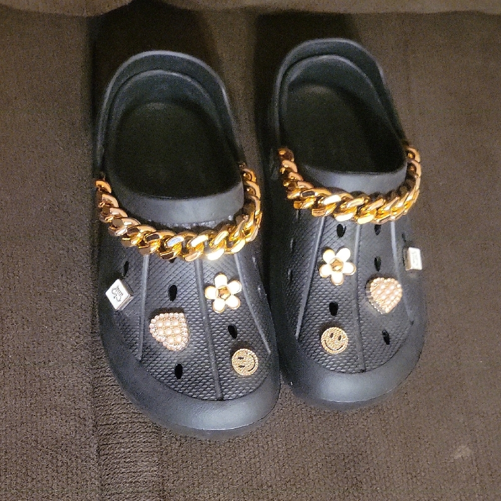 Kids Stylish Clogs with Decorative Charms and Chain SZ 37. 5US